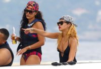 Rihanna+Rihanna+Cara+Delevigne+Yacht+D0n_3e-UKBsx.jpg