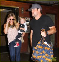 hilary-duff-luca-graduates-babies-first-class-02.jpg