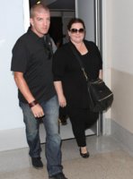 Melissa+McCarthy+Departing+Flight+LAX+DRgiROEadccx.jpg