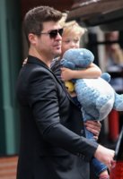 Robin+Thicke+Son+Leaving+Their+Downtown+Manhattan+Z6lX6URQbIrx.jpg