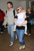 Amy+Adams+Family+Arriving+Flight+LAX+McEeXPz1ZBKx.jpg
