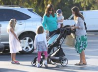 Jennifer+Garner+Family+Shop+Farmers+Market+DDCx6h4Suxfx.jpg