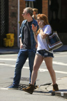 Actress+Lindsay+Lohan+seen+texting+smoking+kufaQcO_b0_l.jpg