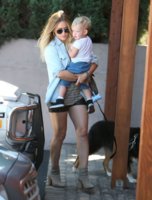 Hilary+Duff+Hilary+Duff+Takes+Dog+Vet+1Nv4tP9u5zmx.jpg
