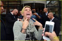 miley-cyrus-steps-out-in-paris-before-wrecking-ball-premiere-03.jpg