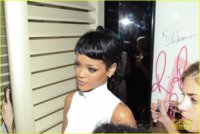 rihanna-mac-hong-kong-store-opening-02.jpg
