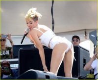 miley-cyrus-flaunts-body-at-iheart-radio-music-festival-village-09.jpg