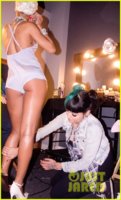 rihanna-pour-it-up-behind-the-scenes-video-pics-07.jpg