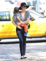 Miranda+Kerr+Takes+Flynn+Out+New+York+DB98JtieFzKl.jpg