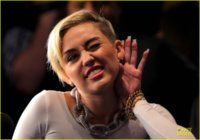 miley-cyrus-toned-abs-for-bangerz-album-signing-15.jpg