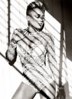 Behind-the-Scenes-Miley-Cyrus-Cover-Shoot-11-600x825.jpg