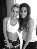 Behind-the-Scenes-Miley-Cyrus-Cover-Shoot-05-600x800.jpg