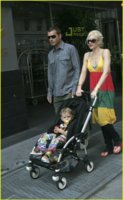 gwen-stefani-central-park-03.jpg
