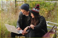 vanessa-hudgens-links-arms-with-austin-butler-in-big-apple-02.jpg