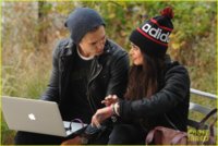 vanessa-hudgens-links-arms-with-austin-butler-in-big-apple-05.jpg