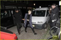miley-cyrus-debuts-new-website-makeover-04.jpg