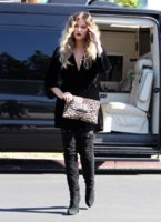 Scott+Disick+Khloe+Kardashian+Film+Grilled+zgwKW4piH5wx.jpg