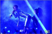miley-cyrus-mtv-ema-performance-video-2013-05.jpg