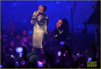 miley-cyrus-mtv-ema-performance-video-2013-01.jpg