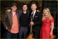 kelly-clarkson-wrapped-in-red-for-leno-03.jpg