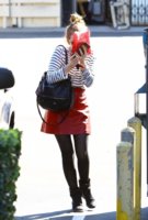 Isla+Fisher+Hides+Face+Starbucks+dDEsIGh_qbOx.jpg