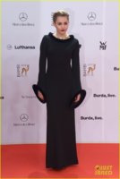 miley-cyrus-bambi-awards-2013-05.jpg