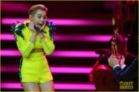 miley-cyrus-performs-wrecking-ball-at-bambi-awards-video-02.jpg