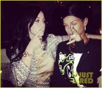 katy-perry-is-rihannas-kitty-cat-duo-party-together-04.jpg