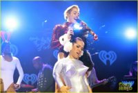 miley-cyrus-twerks-on-santa-claus-at-kiis-fm-jingle-ball-2013-04.jpg