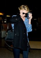 Charlize+Theron+is+seen+at+LAX+I7Ct8rgbvZwl.jpg Charlize+Theron+is+seen+at+LAX+I7Ct8rgbvZwl.jpg