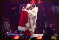miley-cyrus-performs-after-being-named-artist-of-the-year-03.jpg