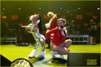 miley-cyrus-performs-after-being-named-artist-of-the-year-04.jpg