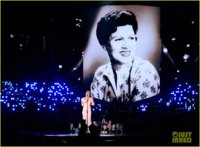leann-rimes-tears-up-during-patsy-cline-tribute-performance-03.jpg