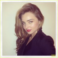 miranda-kerr-thanks-qantas-airways-for-trenchcoat-05.jpg