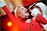 miley-cyrus-backstage-at-power-961-jingle-ball-2013-07.jpg