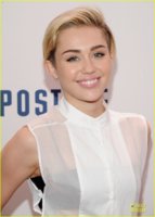 miley-cyrus-sheer-top-at-z100-jingle-ball-02.jpg