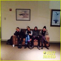 miley-cyrus-cant-get-to-boston-jingle-ball-frees-her-nipples-07.jpg