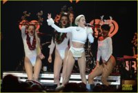 miley-cyrus-white-hot-for-hot-995-jingle-ball-2013-02.jpg