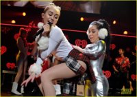 miley-cyrus-adore-you-sneak-peek-watch-now-04.jpg