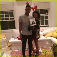rihanna-is-a-red-nosed-reindeer-at-her-christmas-eve-party-03.jpg