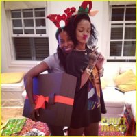 rihanna-is-a-red-nosed-reindeer-at-her-christmas-eve-party-05.jpg