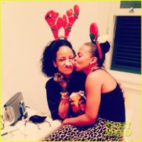 rihanna-is-a-red-nosed-reindeer-at-her-christmas-eve-party-11.jpg