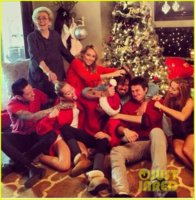 miley-cyrus-shares-family-fist-fight-christmas-photo-01.jpg