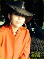 miley-cyrus-shares-family-fist-fight-christmas-photo-03.jpg