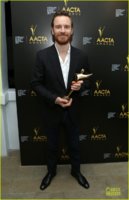 michael-fassbender-chiwetel-ejiofor-winners-at-aacta-awards-2014-03.jpg