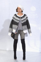 Miroslava+Duma+Chanel+Front+Row+Paris+Fashion+tCDf9aS1hG_x.jpg