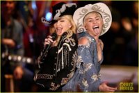 miley-cyrus-madonna-tongues-out-for-mtv-unplugged-02.jpg