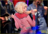 watch-every-miley-cyrus-mtv-unplugged-performance-here-18.jpg