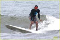 leann-rimes-eddie-cibrian-surfing-couple-in-hawaii-01.jpg