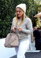 Hilary+Duff+dines+at+Cecconi+s+gVvy81hZKYrl.jpg